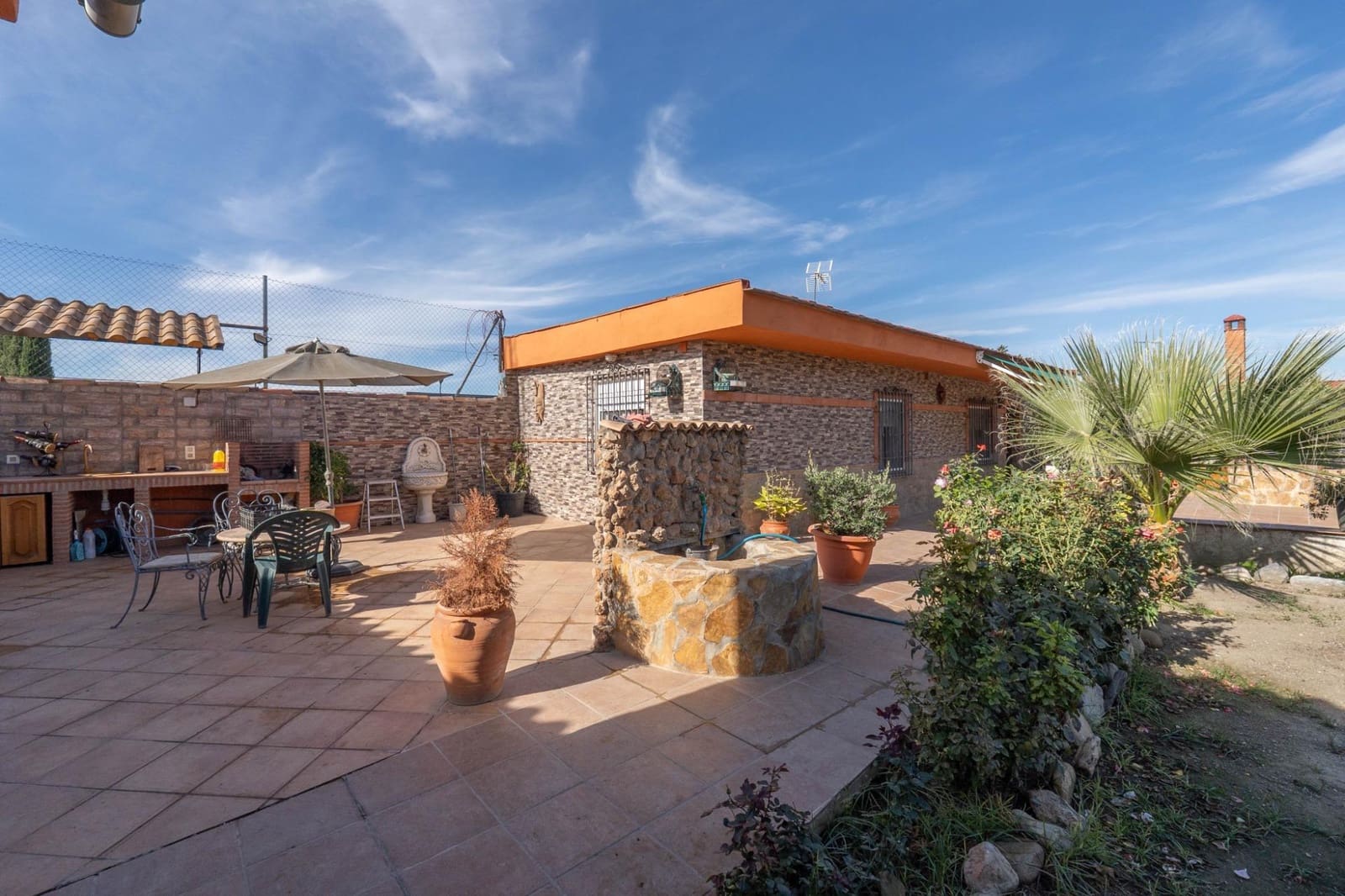 2 soveværelse Villa til salg i Granada by med swimmingpool garage - € 269.900 (Ref: 9791024)