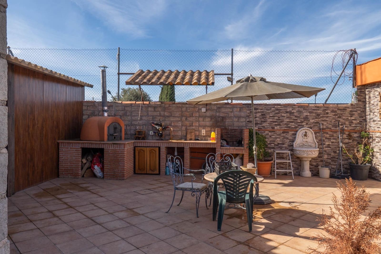 2 soveværelse Villa til salg i Granada by med swimmingpool garage - € 269.900 (Ref: 9791024)