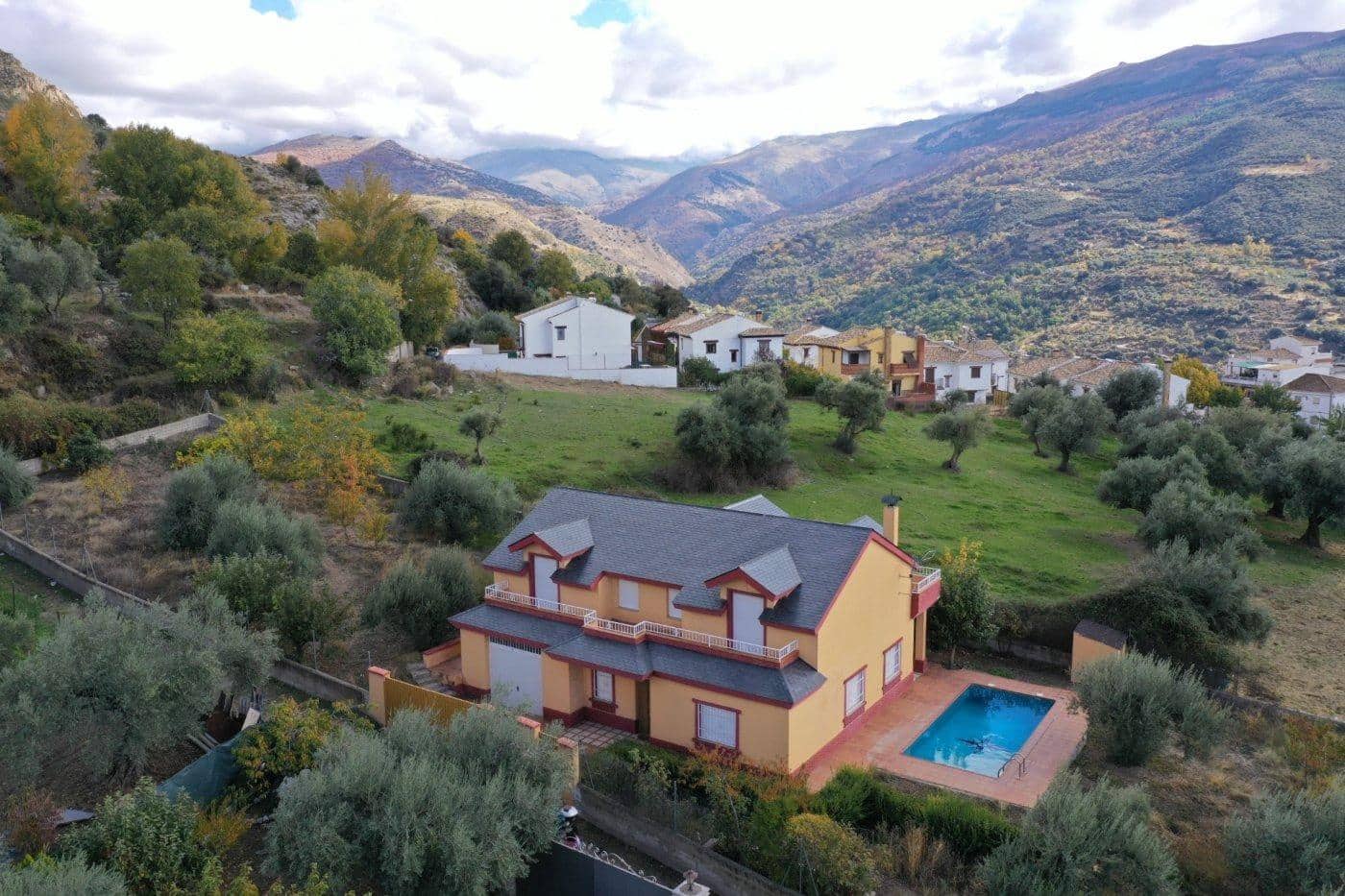 5 chambre Villa/Maison à vendre à Guejar Sierra avec piscine - 314 900 € (Ref: 9791025)