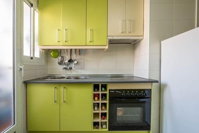 3 soverom Leilighet til salgs i Poligono Cartuja - La Paz, Granada by med garasje - € 139 500 (Ref: 9797070)