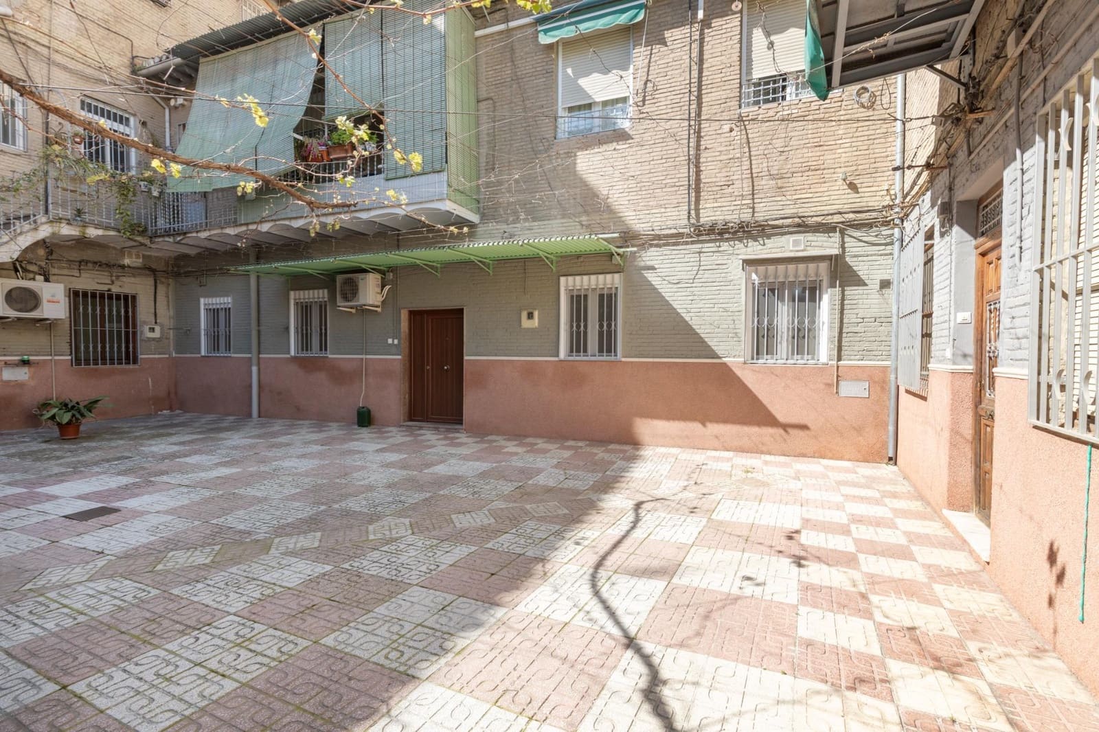 2 Zimmer Wohnung zu verkaufen in Granada Stadt - 195.000 € (Ref: 9799233)