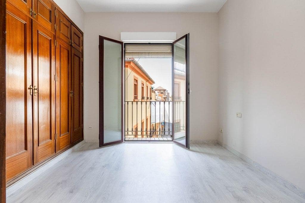 Piso de 1 habitación en Granada ciudad en venta con garaje - 305.000 € (Ref: 9799235)