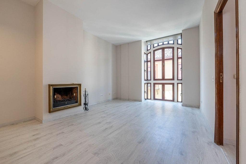 Piso de 1 habitación en Granada ciudad en venta con garaje - 305.000 € (Ref: 9799235)