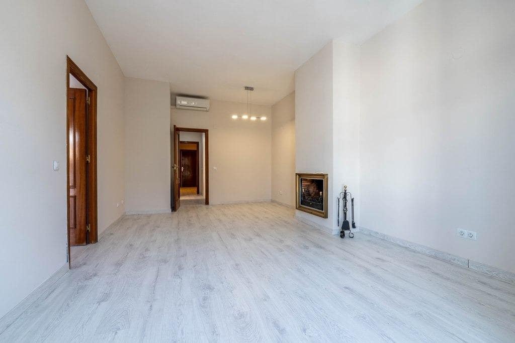 Piso de 1 habitación en Granada ciudad en venta con garaje - 305.000 € (Ref: 9799235)