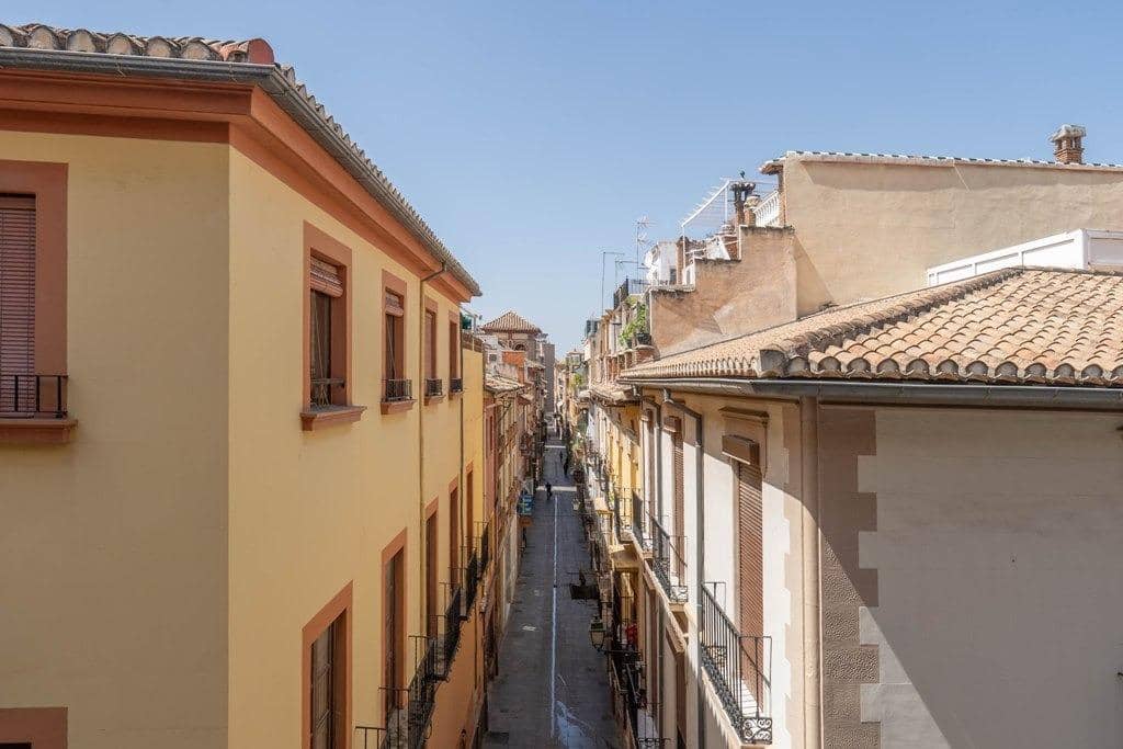 Piso de 1 habitación en Granada ciudad en venta con garaje - 305.000 € (Ref: 9799235)
