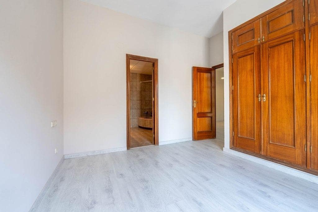 Piso de 1 habitación en Granada ciudad en venta con garaje - 305.000 € (Ref: 9799235)