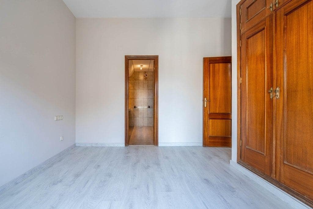 Piso de 1 habitación en Granada ciudad en venta con garaje - 305.000 € (Ref: 9799235)