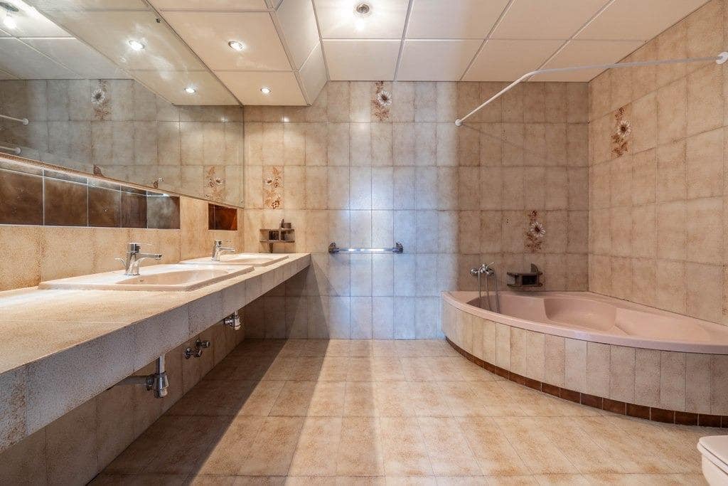 Piso de 1 habitación en Granada ciudad en venta con garaje - 305.000 € (Ref: 9799235)