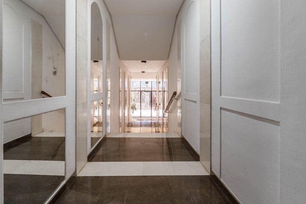 Piso de 1 habitación en Granada ciudad en venta con garaje - 305.000 € (Ref: 9799235)