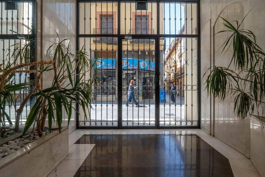 Piso de 1 habitación en Granada ciudad en venta con garaje - 305.000 € (Ref: 9799235)