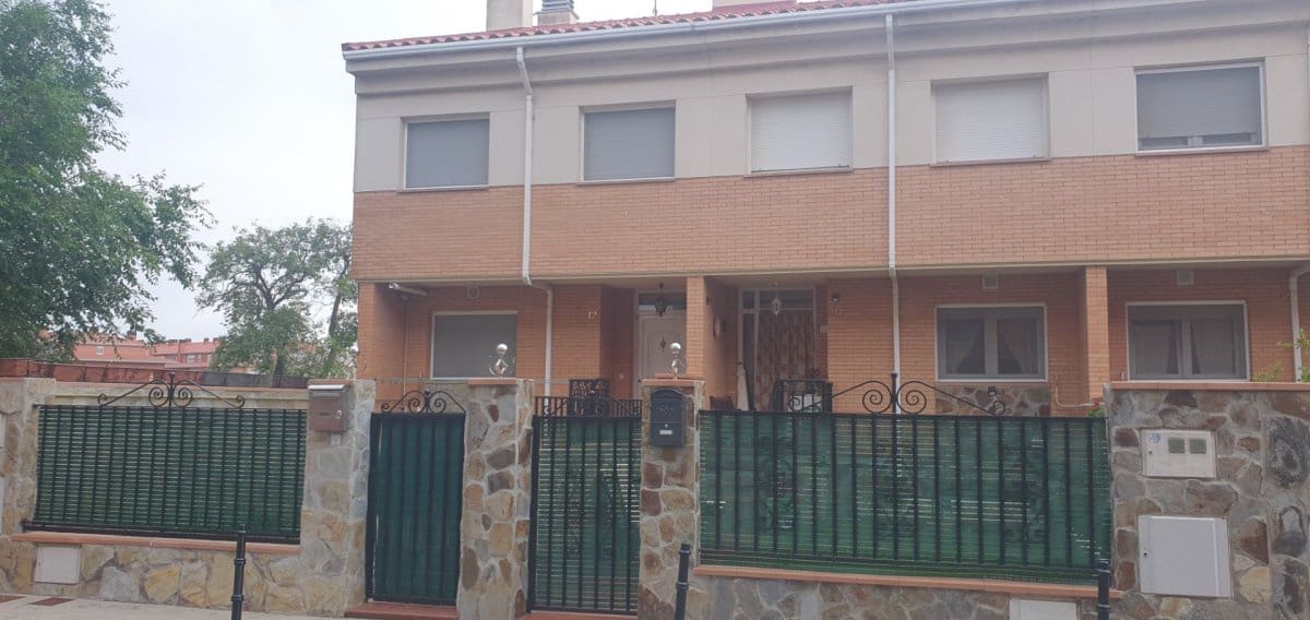 4 Zimmer Reihenhaus zu verkaufen in Santovenia de Pisuerga mit Garage - 199.000 € (Ref: 5365345)