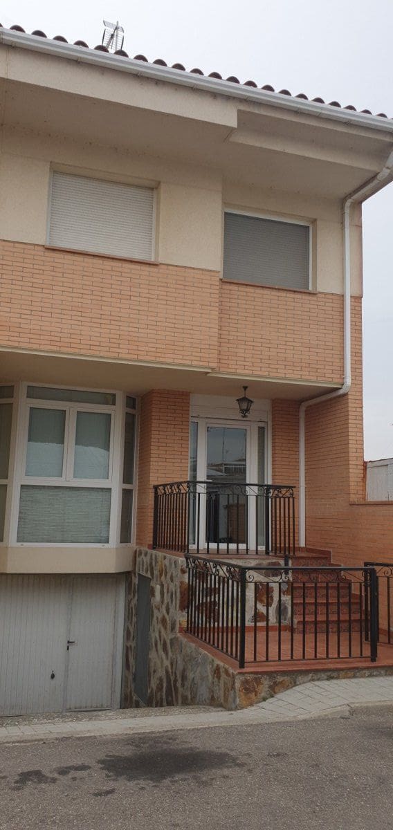 4 Zimmer Reihenhaus zu verkaufen in Santovenia de Pisuerga mit Garage - 199.000 € (Ref: 5365345)