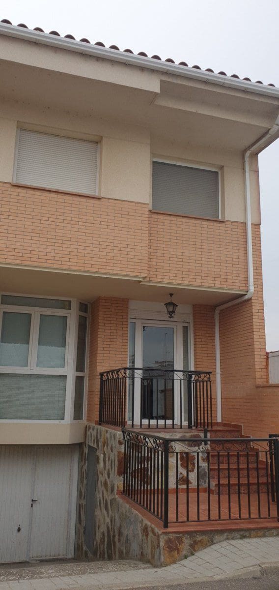 4 Zimmer Reihenhaus zu verkaufen in Santovenia de Pisuerga mit Garage - 199.000 € (Ref: 5365345)