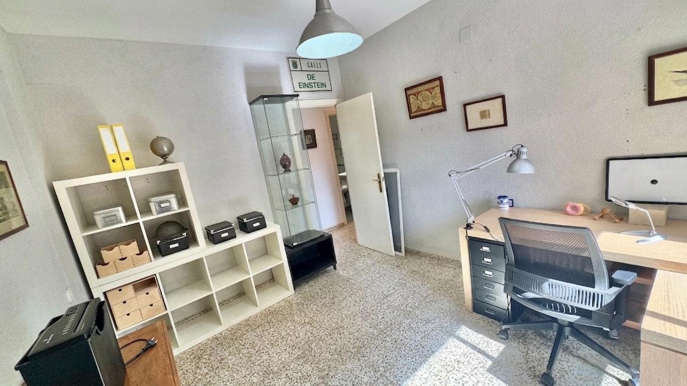 4 slaapkamer Flat te koop in Malaga stad met garage - € 660.000 (Ref: 10013111)