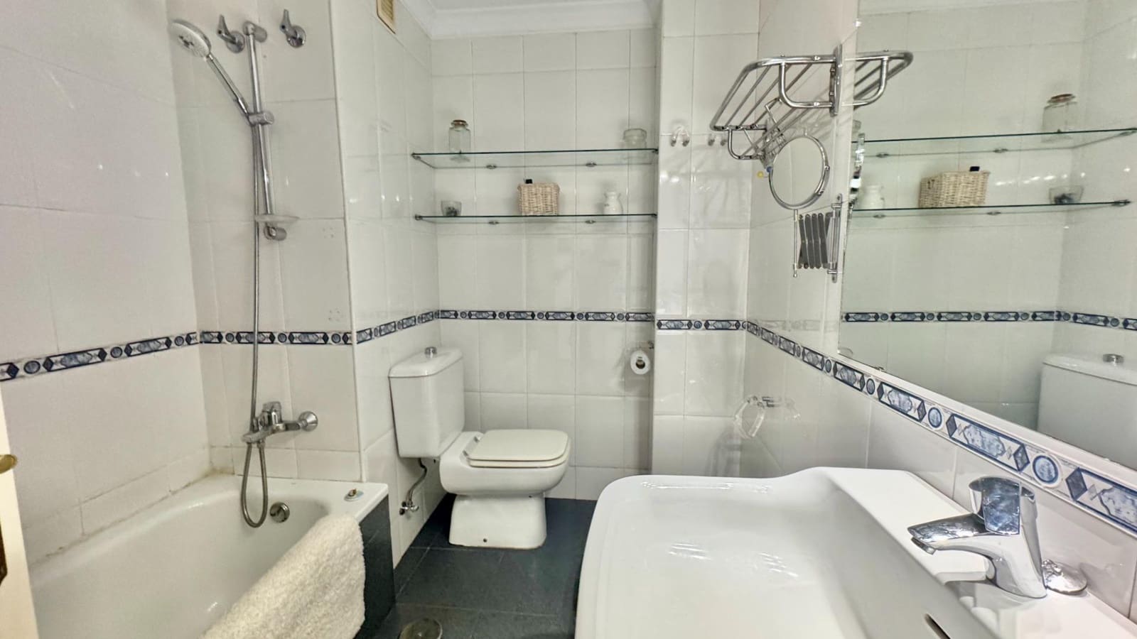 4 slaapkamer Flat te koop in Malaga stad met garage - € 660.000 (Ref: 10013111)