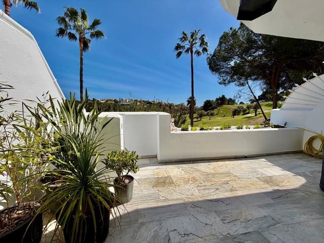 Adosado de 3 habitaciones en Nueva Torrequebrada, Benalmádena en venta con piscina garaje - 599.000 € (Ref: 10025907)