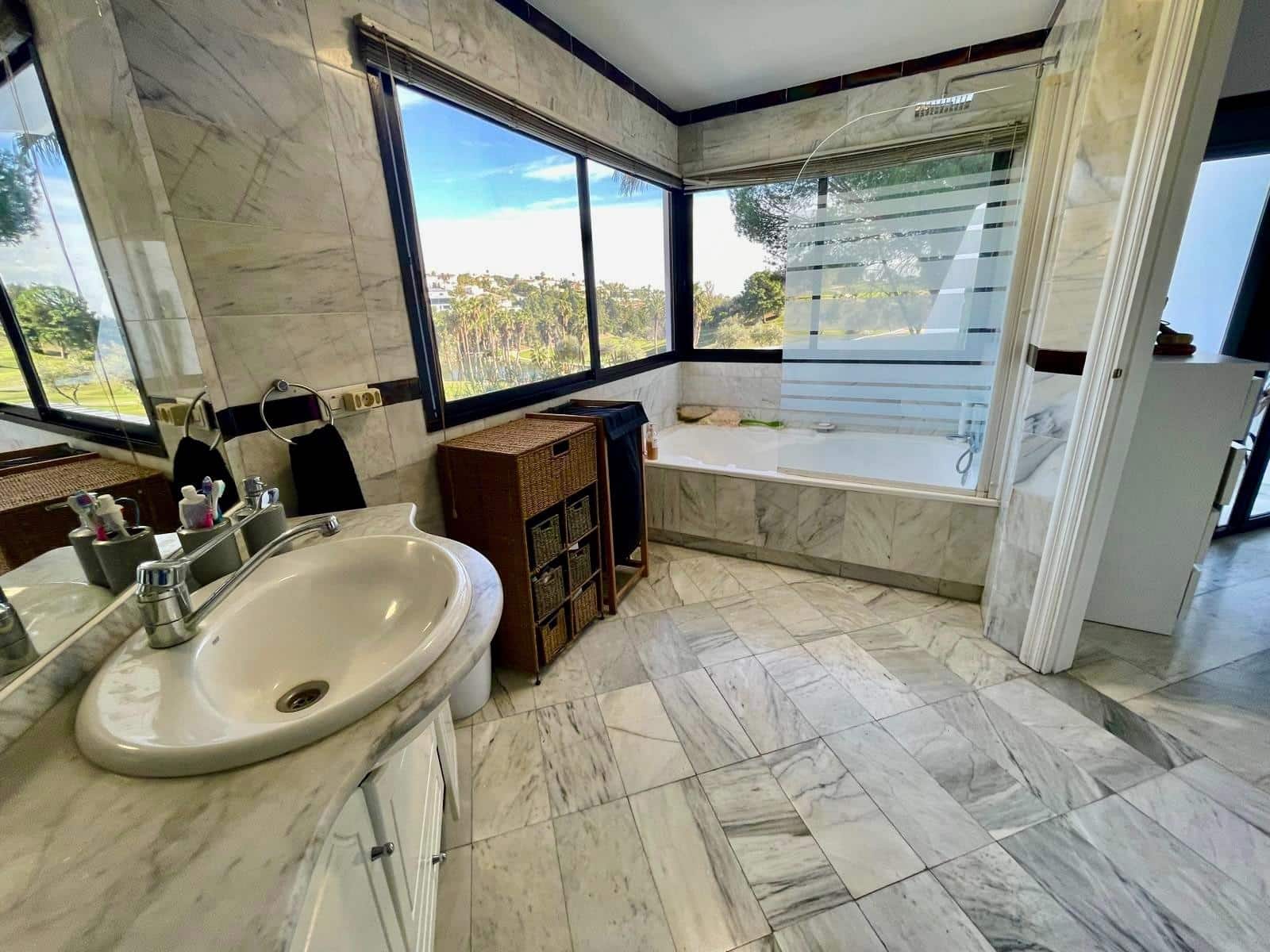 3 Zimmer Reihenhaus zu verkaufen in Torrequebrada mit Pool Garage - 599.000 € (Ref: 10025907)