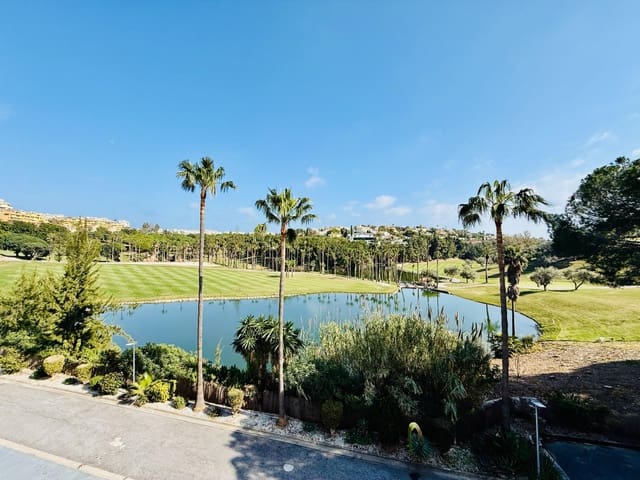 Adosado de 3 habitaciones en Nueva Torrequebrada, Benalmádena en venta con piscina garaje - 599.000 € (Ref: 10025907)