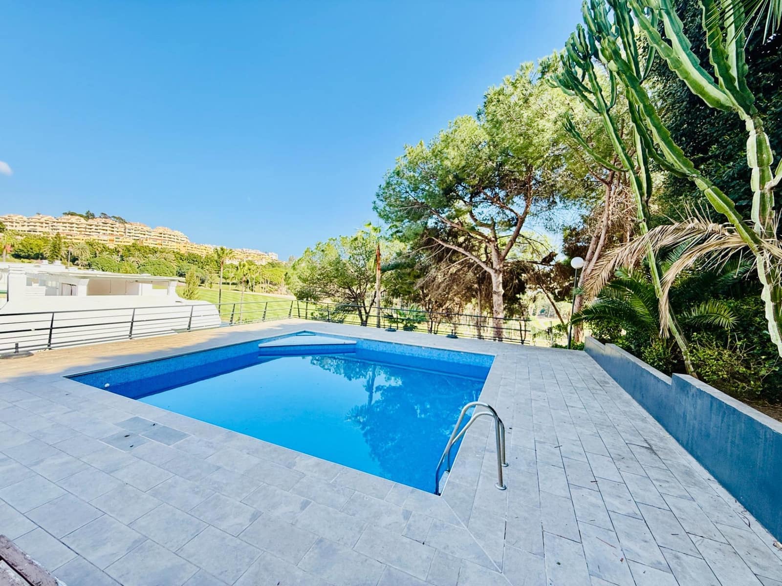 3 Zimmer Reihenhaus zu verkaufen in Torrequebrada mit Pool Garage - 599.000 € (Ref: 10025907)