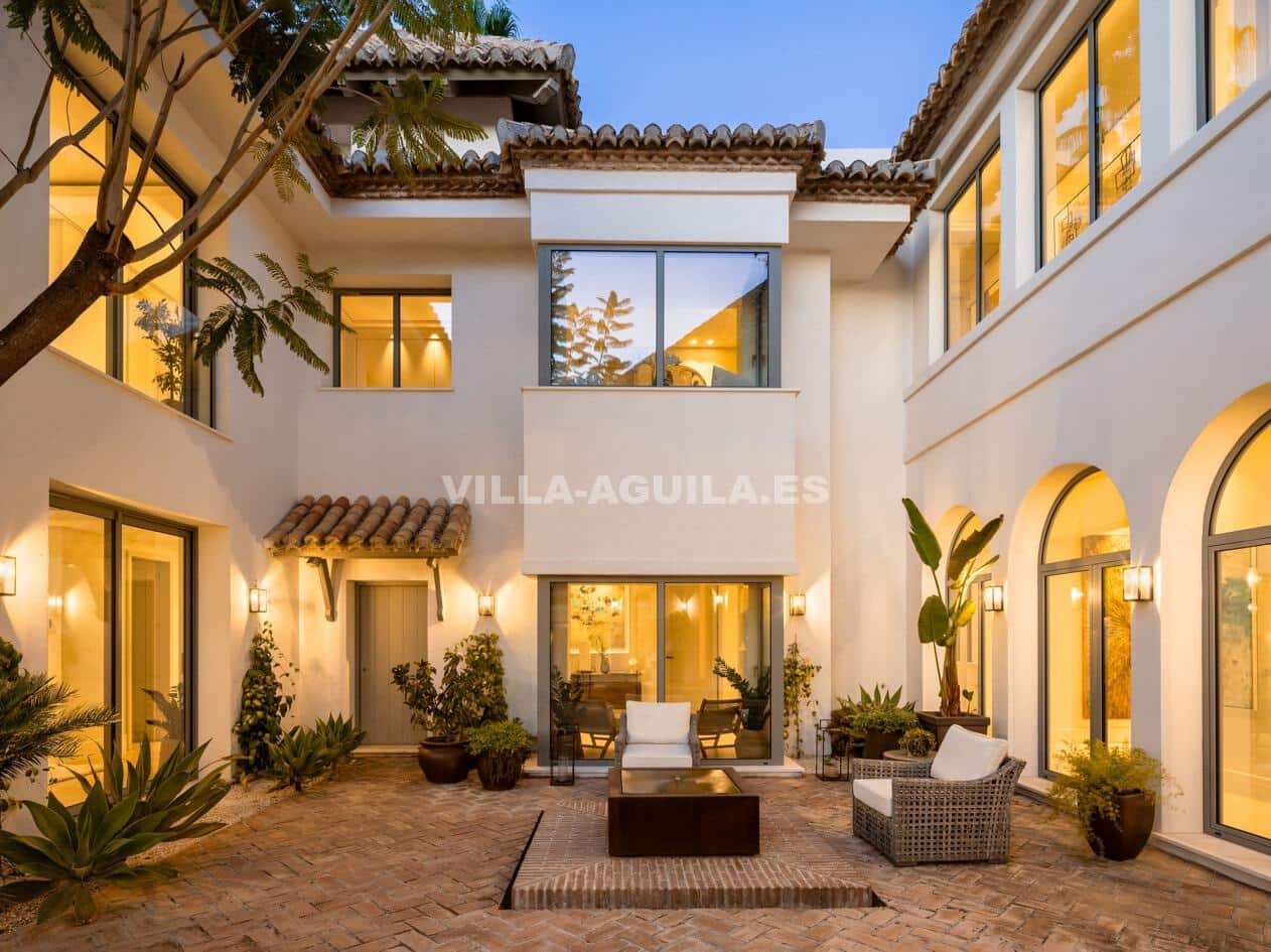 7 soverom Villa til salgs i La Quinta med svømmebasseng garasje - € 10 800 000 (Ref: 10030702)