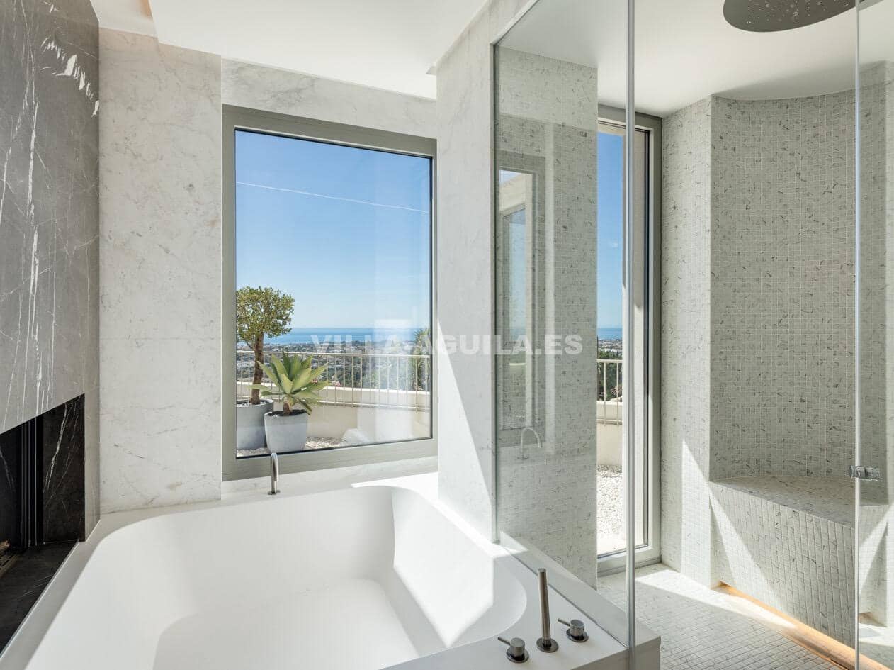 7 soverom Villa til salgs i La Quinta med svømmebasseng garasje - € 10 800 000 (Ref: 10030702)