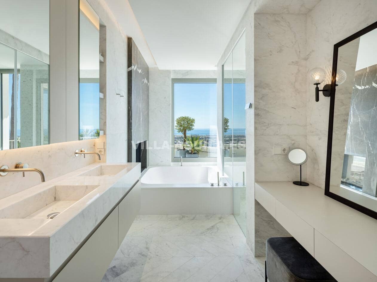 7 soverom Villa til salgs i La Quinta med svømmebasseng garasje - € 10 800 000 (Ref: 10030702)