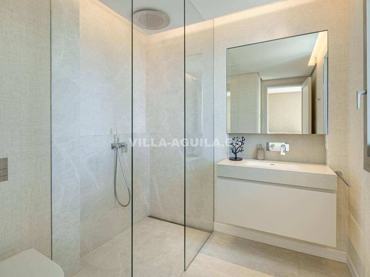 7 soverom Villa til salgs i La Quinta med svømmebasseng garasje - € 10 800 000 (Ref: 10030702)