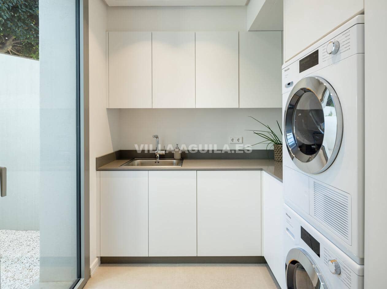 7 soverom Villa til salgs i La Quinta med svømmebasseng garasje - € 10 800 000 (Ref: 10030702)