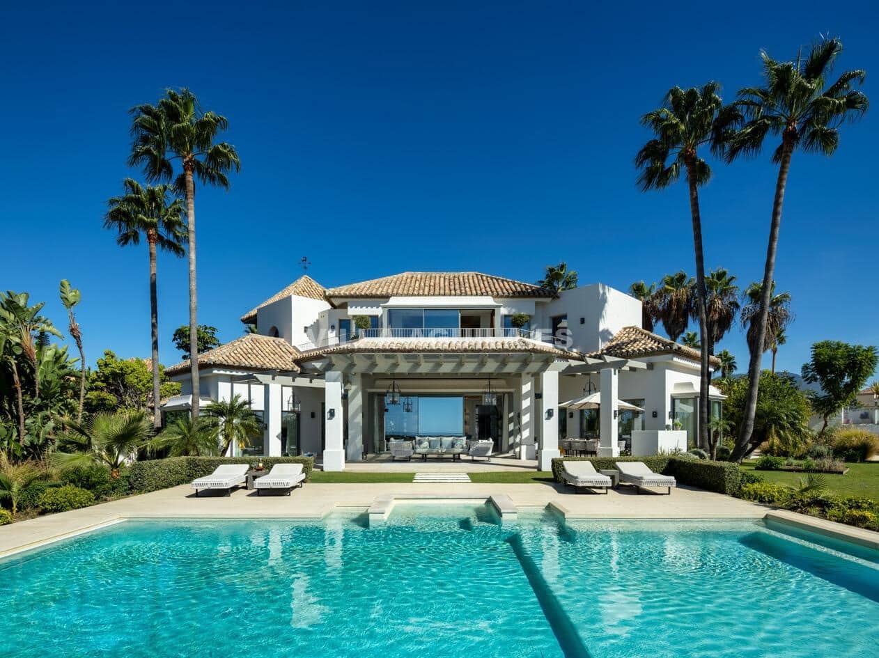 7 soverom Villa til salgs i La Quinta med svømmebasseng garasje - € 10 800 000 (Ref: 10030702)