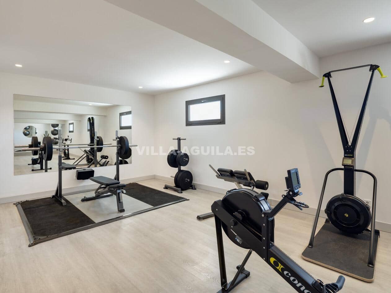 7 soverom Villa til salgs i La Quinta med svømmebasseng garasje - € 10 800 000 (Ref: 10030702)