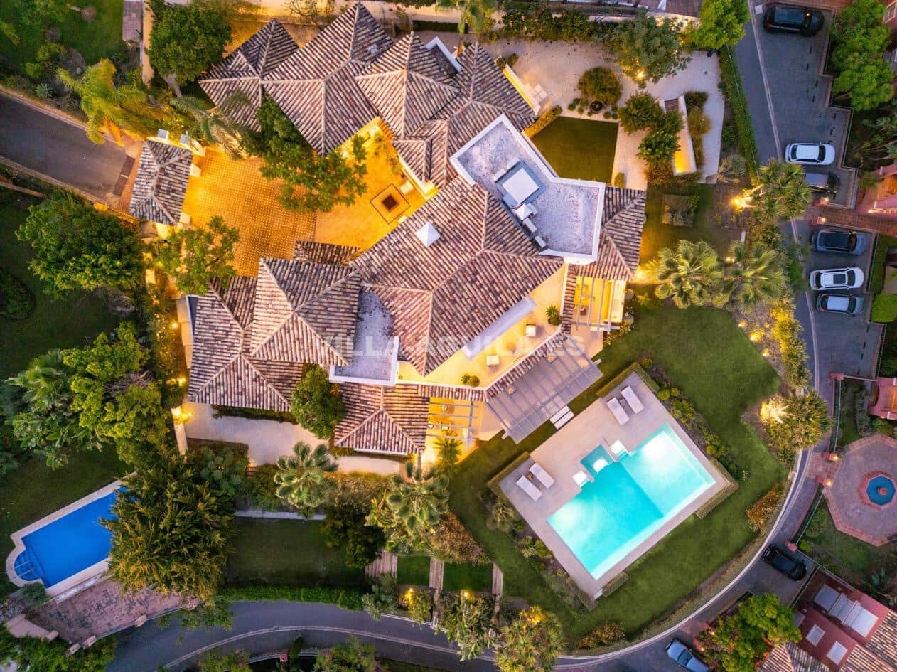 7 soverom Villa til salgs i La Quinta med svømmebasseng garasje - € 10 800 000 (Ref: 10030702)