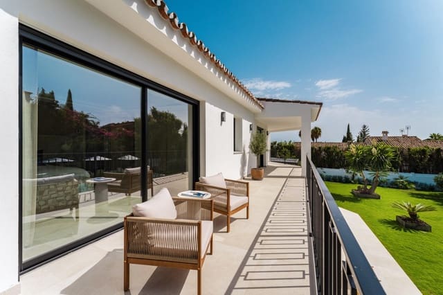 4 bedroom Villa for sale in Sierra Blanca, Marbella with pool garage - € 3,850,000 (Ref: 10033676)