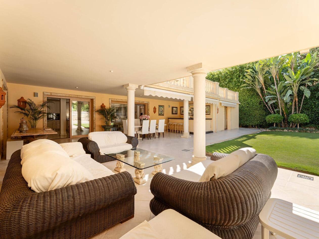5 bedroom Villa for sale in Marbella with pool garage - € 3,495,000 (Ref: 10033679)