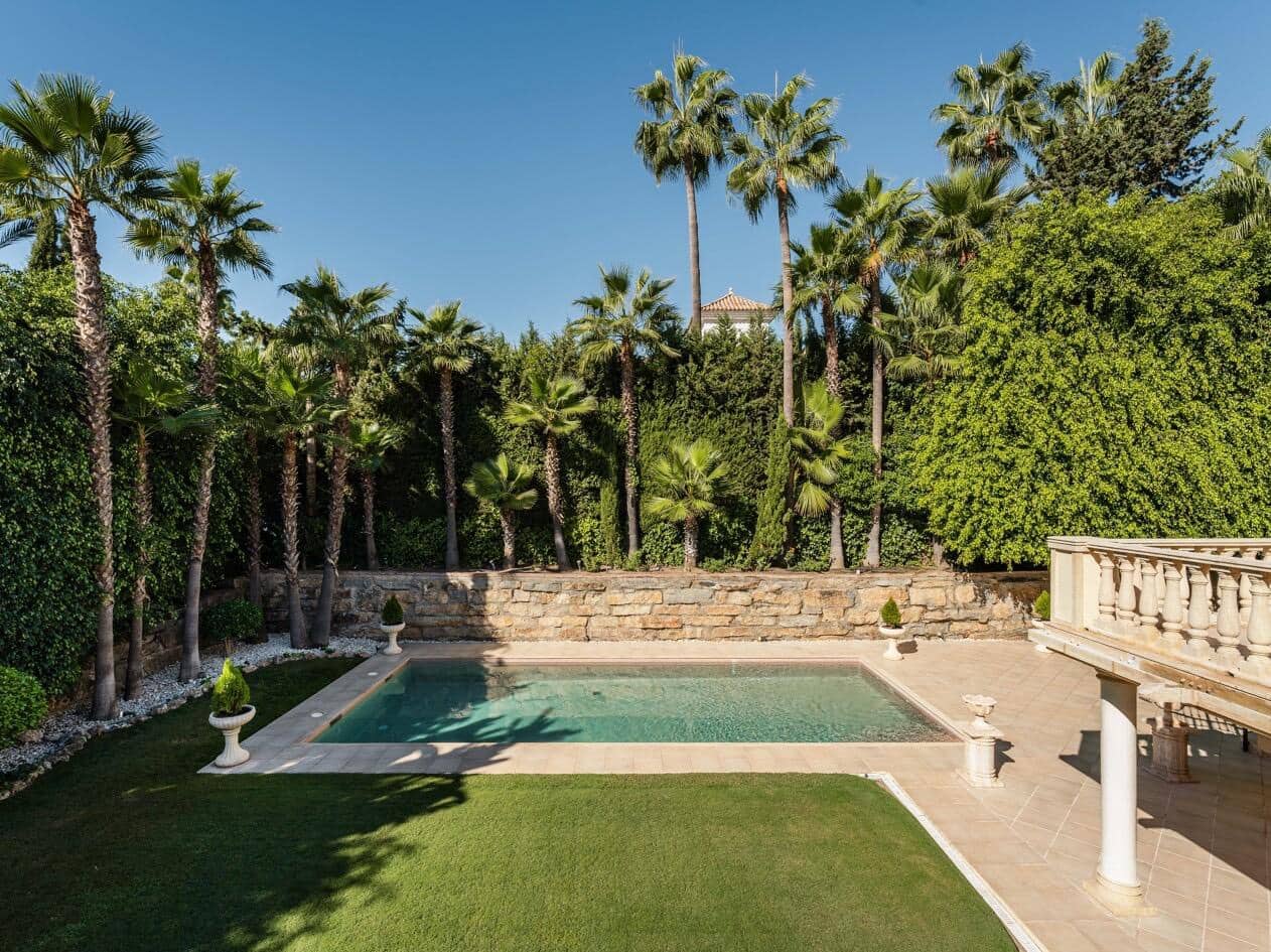 5 bedroom Villa for sale in Marbella with pool garage - € 3,495,000 (Ref: 10033679)