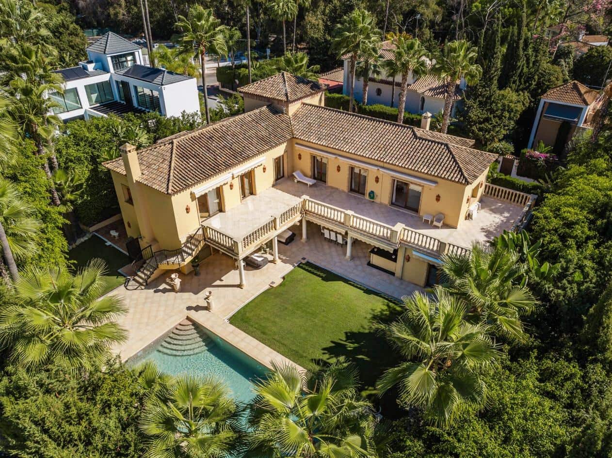 5 bedroom Villa for sale in Marbella with pool garage - € 3,495,000 (Ref: 10033679)