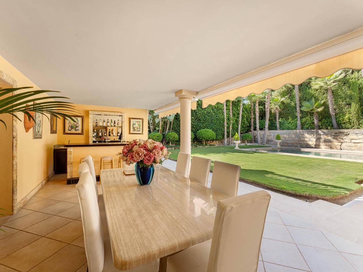 5 bedroom Villa for sale in Marbella with pool garage - € 3,495,000 (Ref: 10033679)