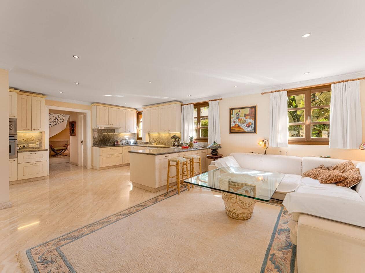 5 bedroom Villa for sale in Marbella with pool garage - € 3,495,000 (Ref: 10033679)