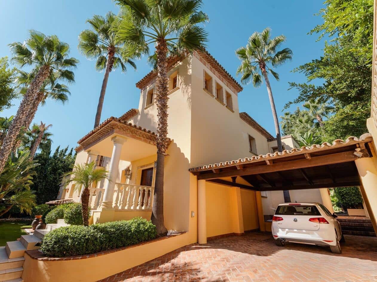 5 bedroom Villa for sale in Marbella with pool garage - € 3,495,000 (Ref: 10033679)