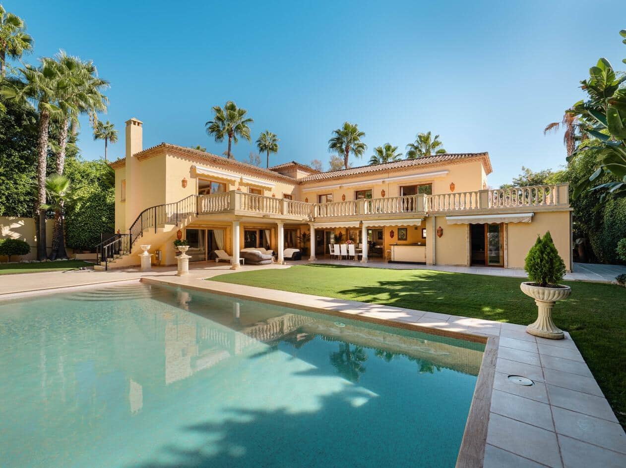 5 bedroom Villa for sale in Marbella with pool garage - € 3,495,000 (Ref: 10033679)