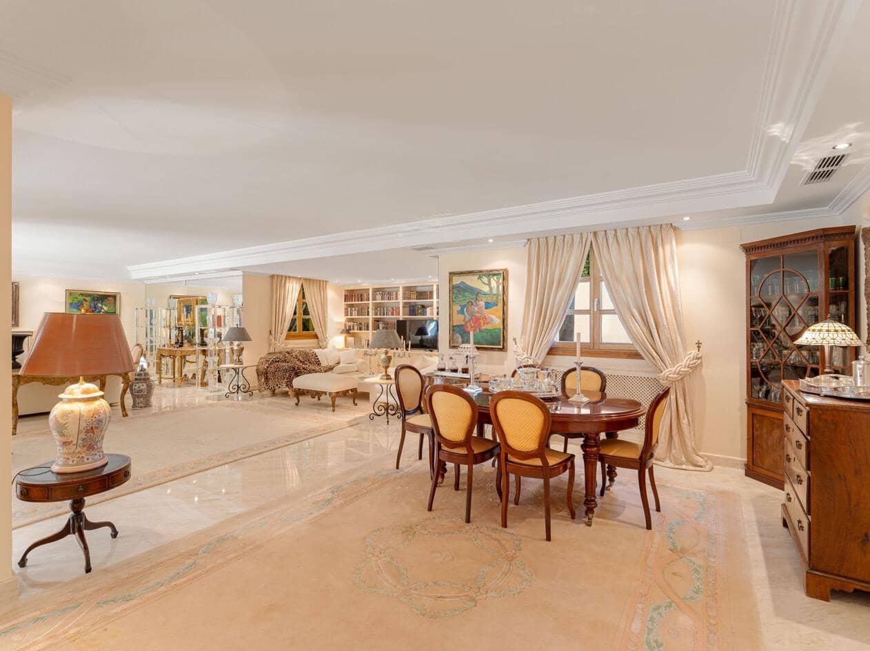 5 bedroom Villa for sale in Marbella with pool garage - € 3,495,000 (Ref: 10033679)