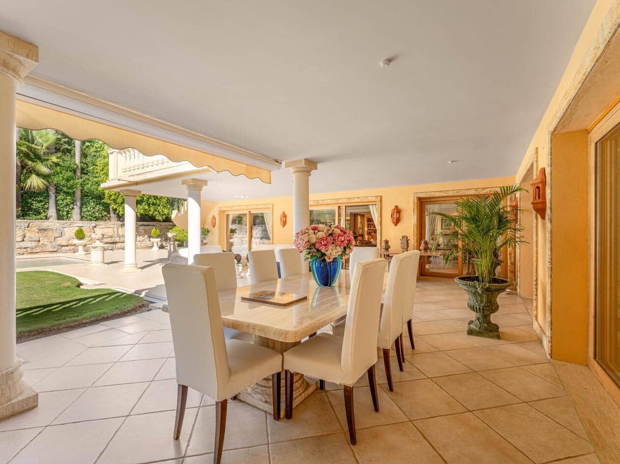 5 bedroom Villa for sale in Marbella with pool garage - € 3,495,000 (Ref: 10033679)