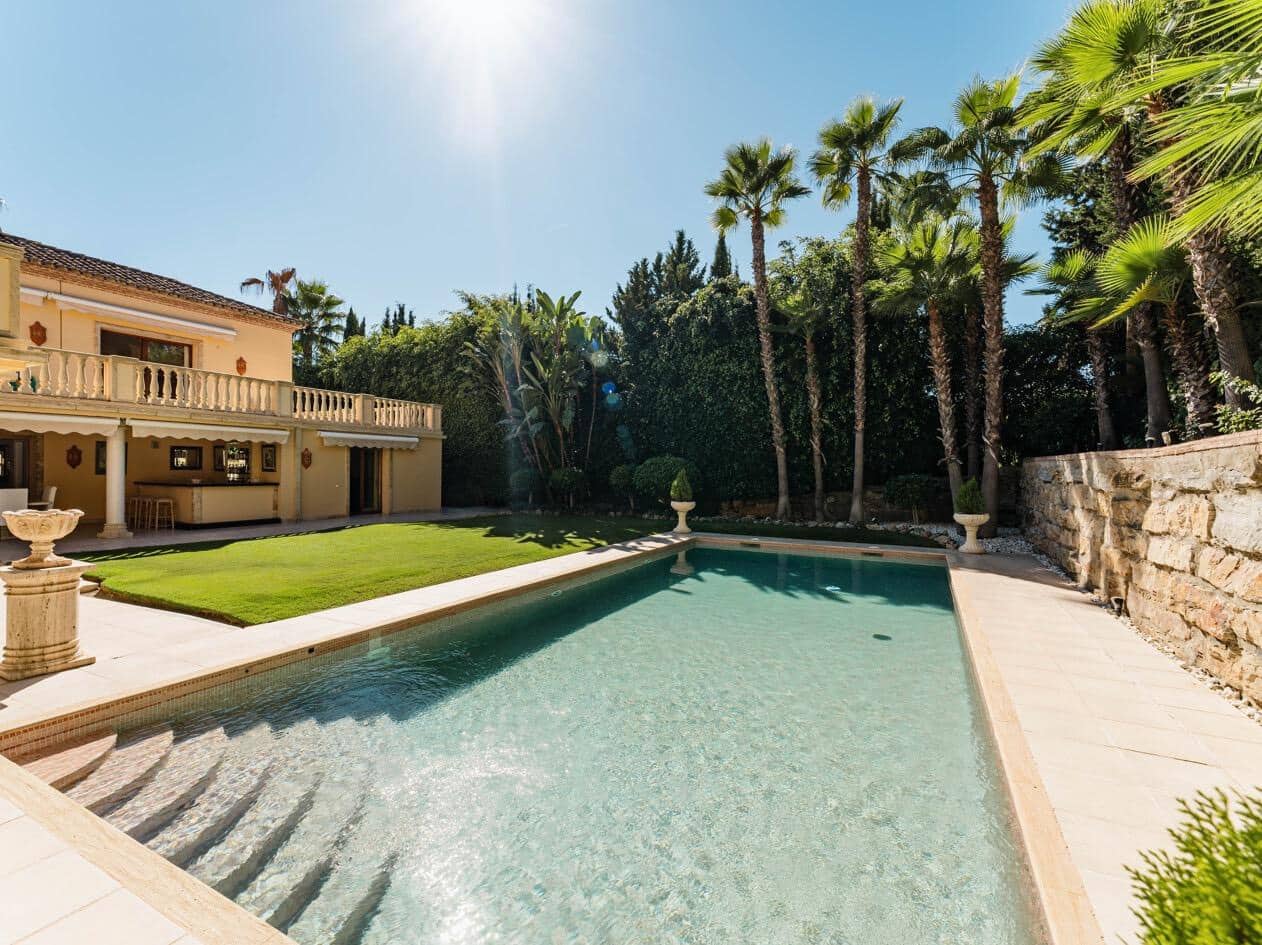 5 bedroom Villa for sale in Marbella with pool garage - € 3,495,000 (Ref: 10033679)