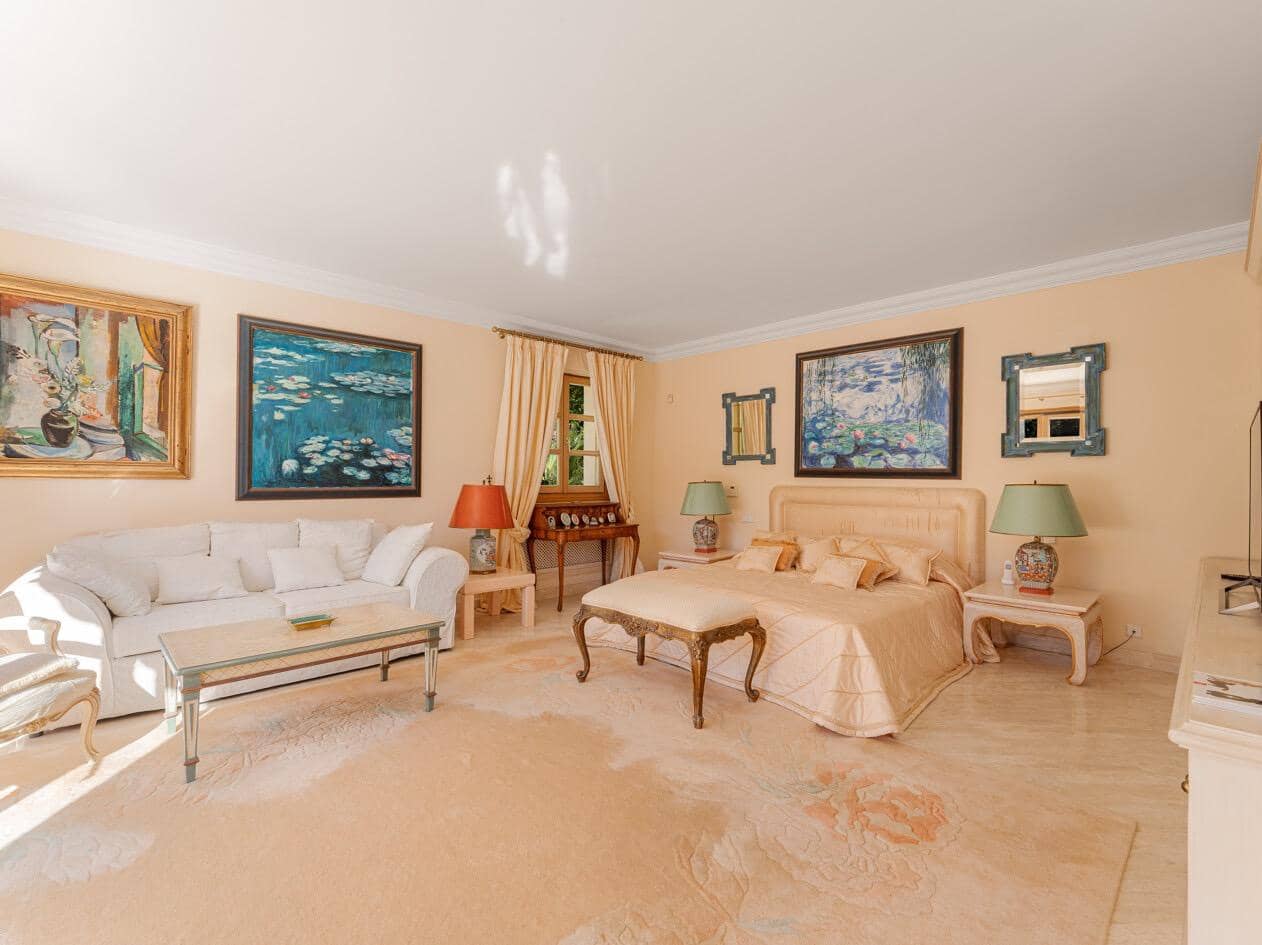 5 bedroom Villa for sale in Marbella with pool garage - € 3,495,000 (Ref: 10033679)