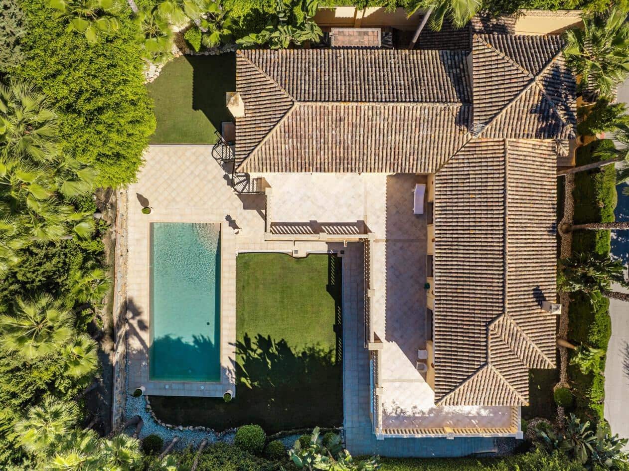 5 bedroom Villa for sale in Marbella with pool garage - € 3,495,000 (Ref: 10033679)