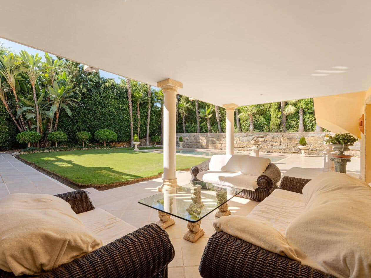 5 bedroom Villa for sale in Marbella with pool garage - € 3,495,000 (Ref: 10033679)