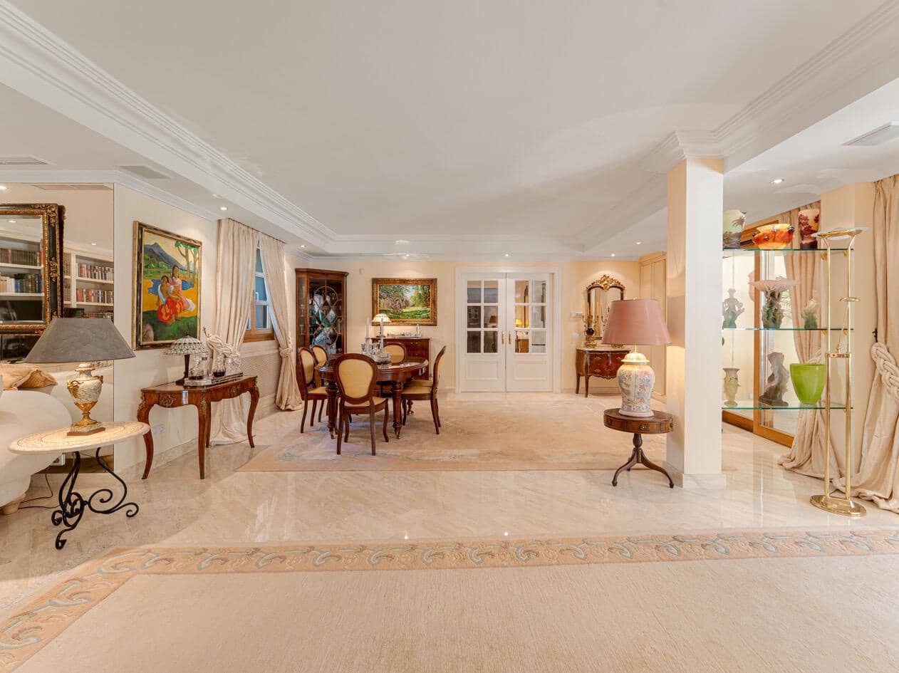 5 bedroom Villa for sale in Marbella with pool garage - € 3,495,000 (Ref: 10033679)