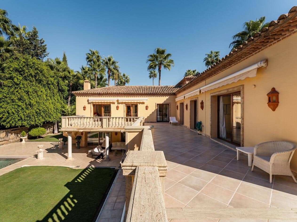 5 bedroom Villa for sale in Marbella with pool garage - € 3,495,000 (Ref: 10033679)