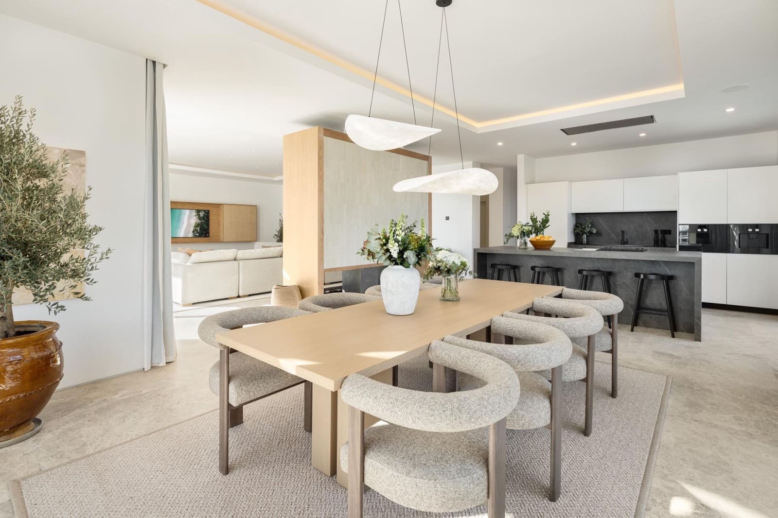 6 bedroom Villa for sale in Marbella with pool garage - € 8,995,000 (Ref: 10033680)