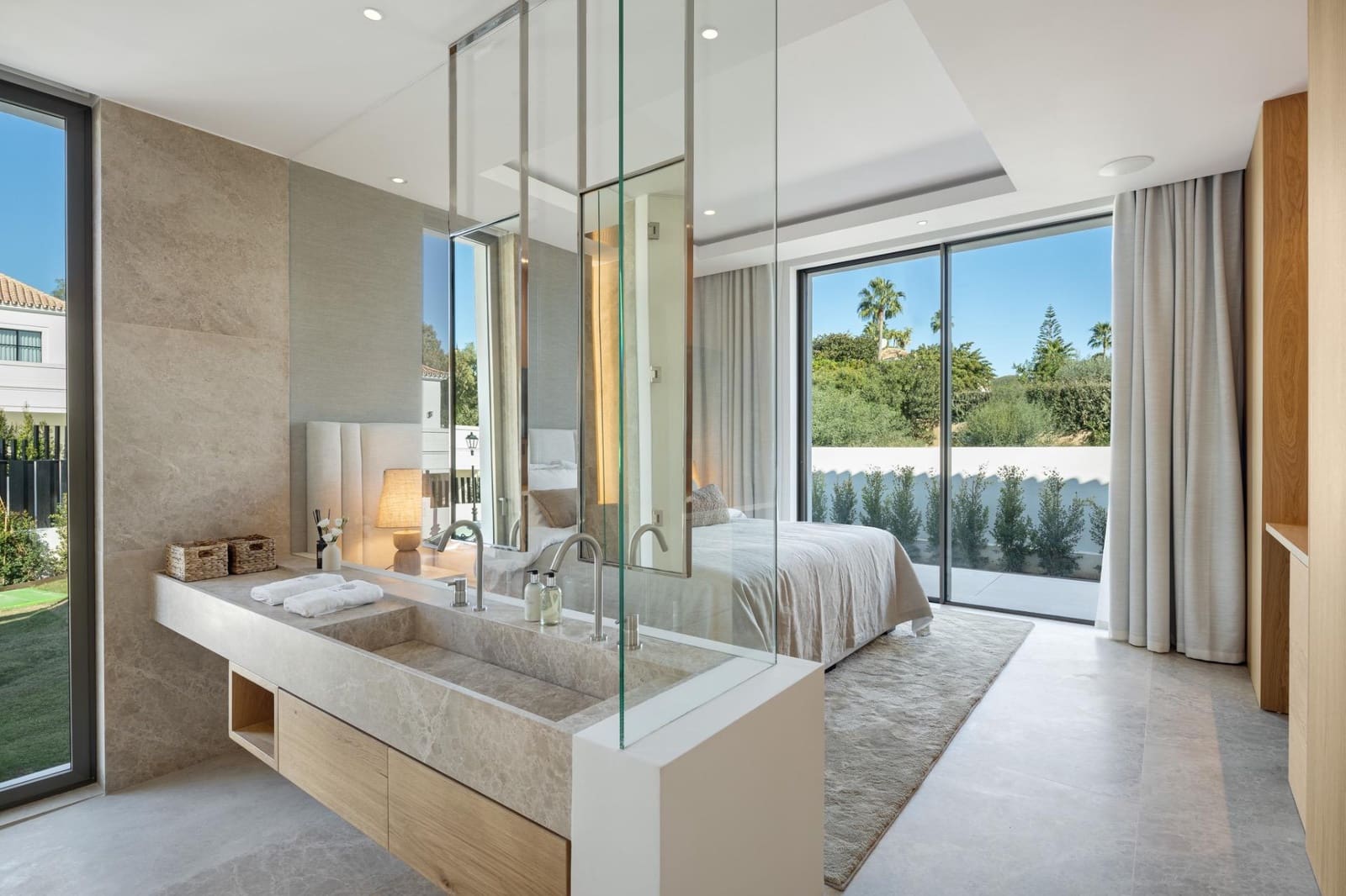 6 bedroom Villa for sale in Marbella with pool garage - € 8,995,000 (Ref: 10033680)