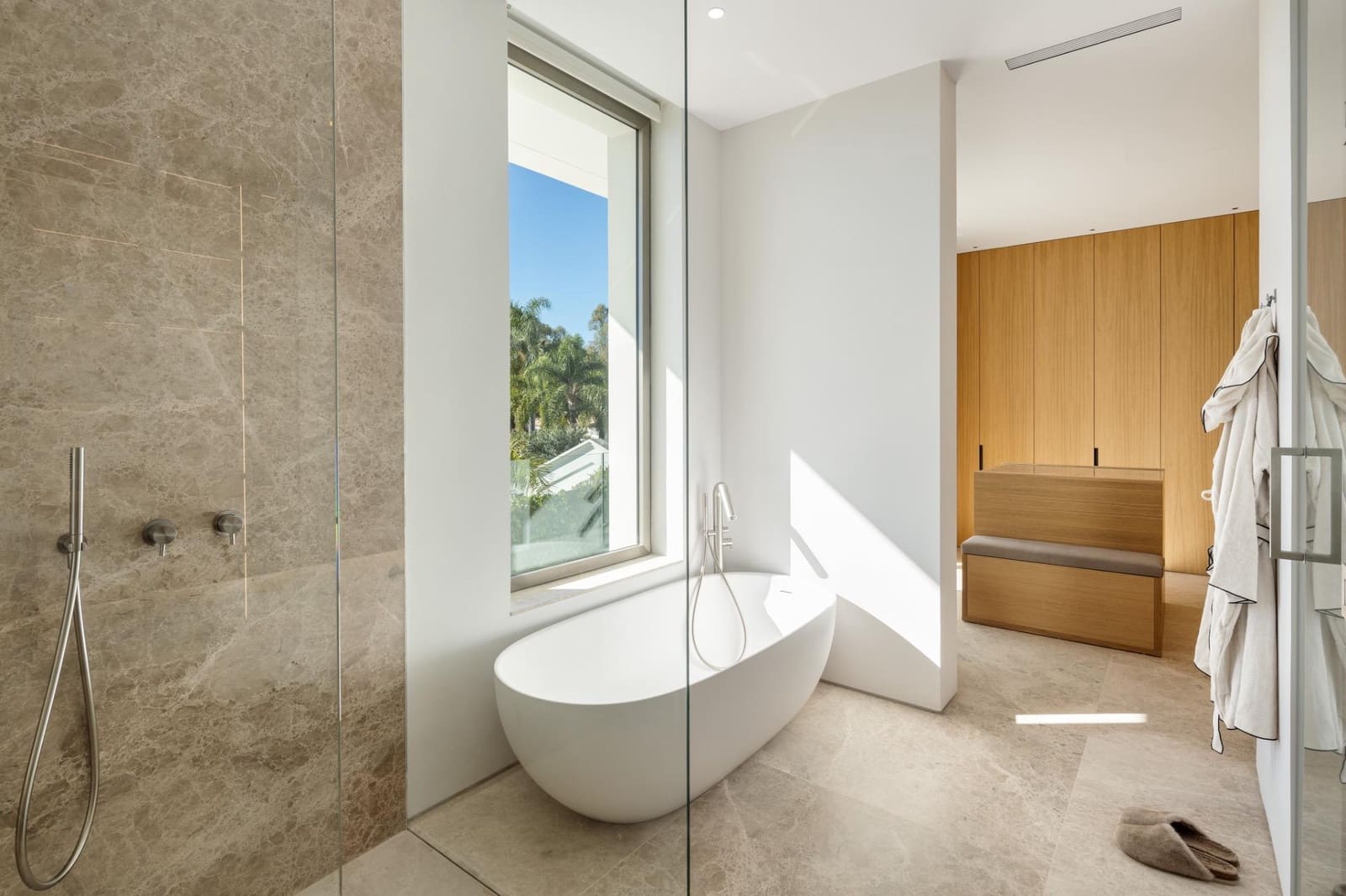 6 bedroom Villa for sale in Marbella with pool garage - € 8,995,000 (Ref: 10033680)